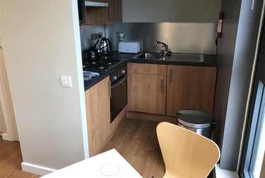 1 bed studio, Lady Lawson Street, Tollcross, Edinburgh, EH39DH - Image 3